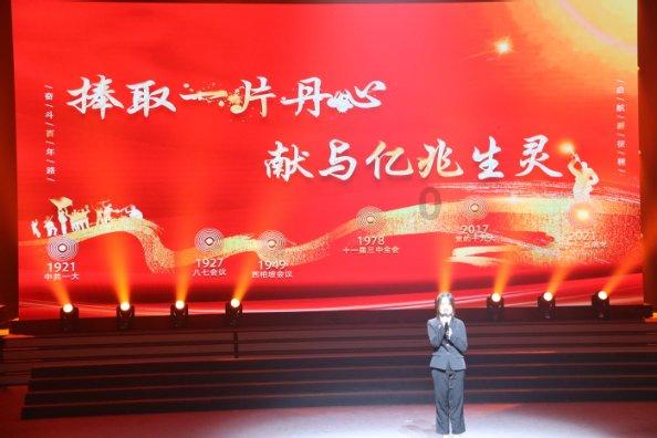 人民日报、人民网探访新疆乌什县亚曼苏乡中心幼儿园安置点(图)